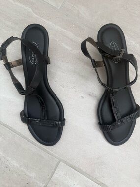 Talbots Black T-Strap Leather Sandals
